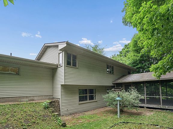 4th image of 903 Circle Dr