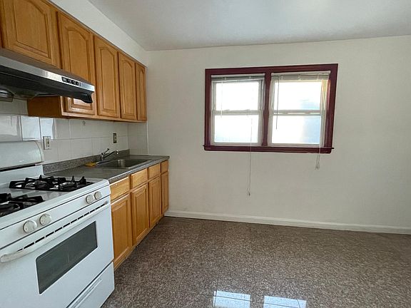 3rd image of 19640 49th Ave Floor 2