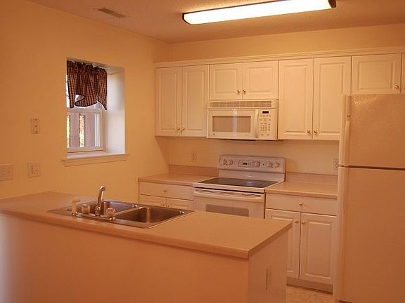 4th image of 2407 Avalon Woods Dr