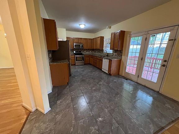 5th image of 2109 Pemberton Rd