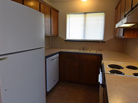 4th image of 2603 NE Euclid Ave