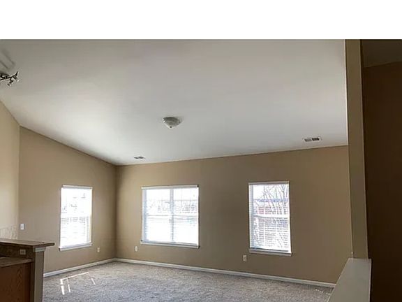 4th image of 43021 Burlington Dr #101