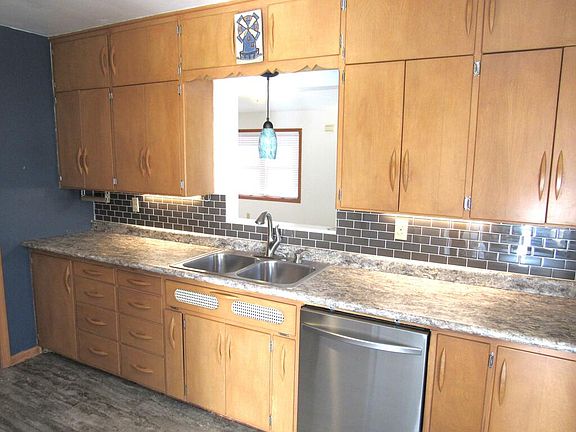 5th image of 306 1st St NW