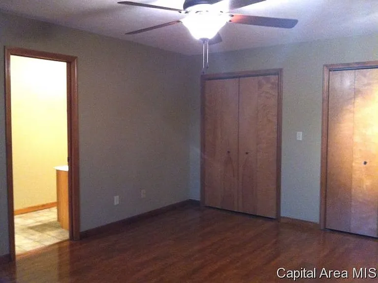 4044 Oak Ln — Photo 6
