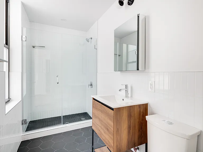 340 E 9th St #3 — Photo 5