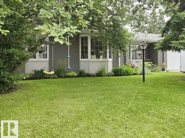 2725 104a St NW, Edmonton, AB T6J 4C4