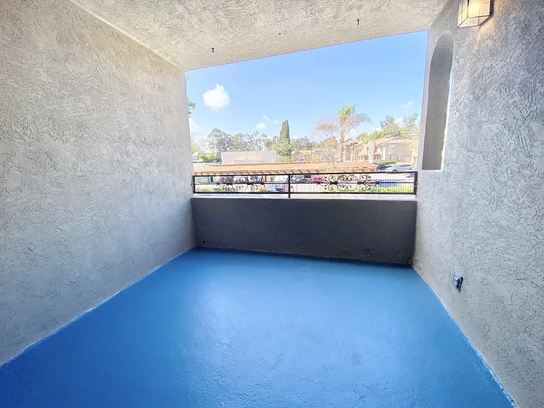 Chateau Spring Gardens Apartments — Photo 14
