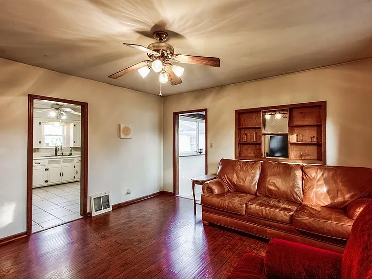 2174 Washington Ave — Photo 4