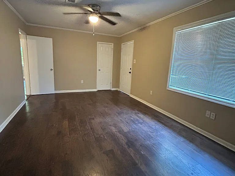 920 Woody Dr — Photo 4