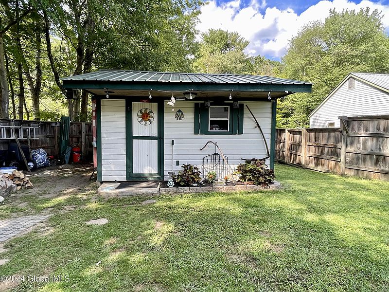 4th image of 2104 Call Street