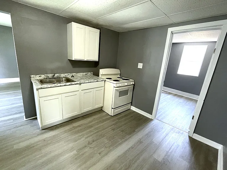 623 E 12th St #4 — Photo 2