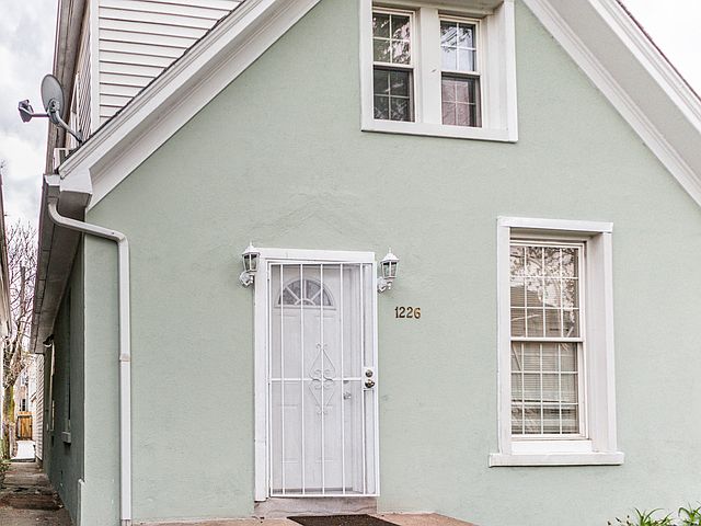 1st image of 1226 N Hamlin Ave