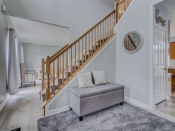 4th image of 76 Winchester Dr