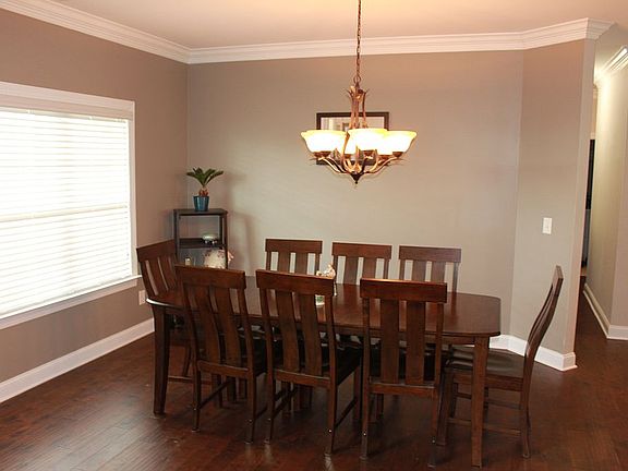 4th image of 977 Derbyshire Ln
