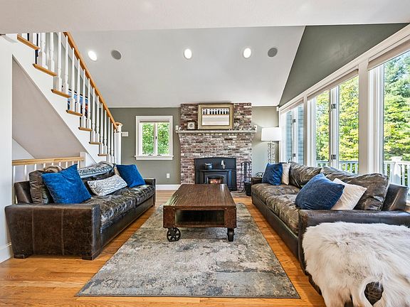 3rd image of 11 Vista Way