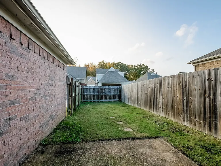 1513 Pemberton Ln — Photo 14