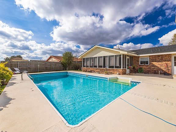 3rd image of 117 Elm Dr