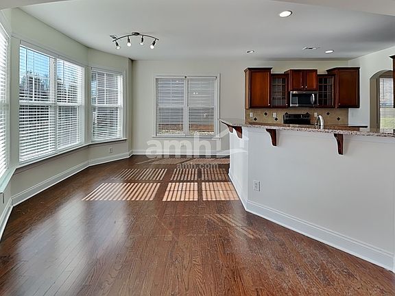 5th image of 8101 Willow Branch Dr