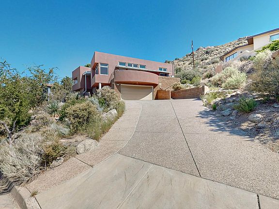 3rd image of 406 Camino De La Sierra NE