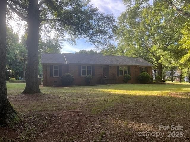 1st image of 4050 Rollingwood Cir