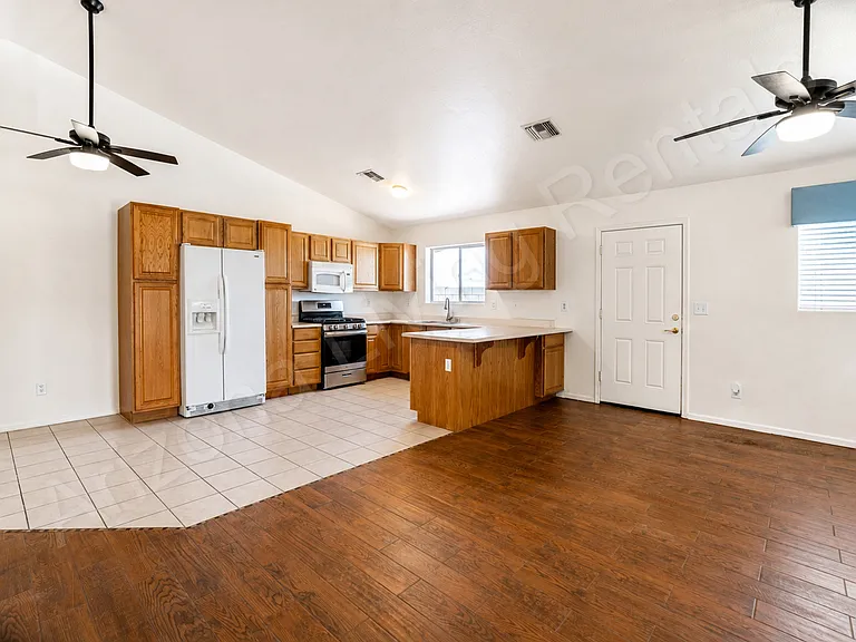 3425 N Yuma St — Photo 8