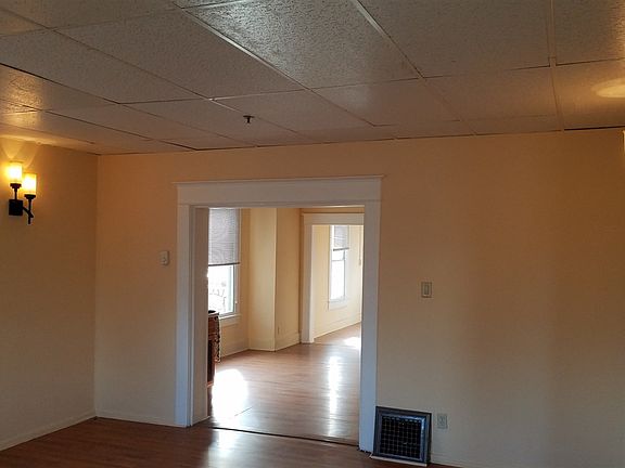 4th image of 800 N Richardson Ave