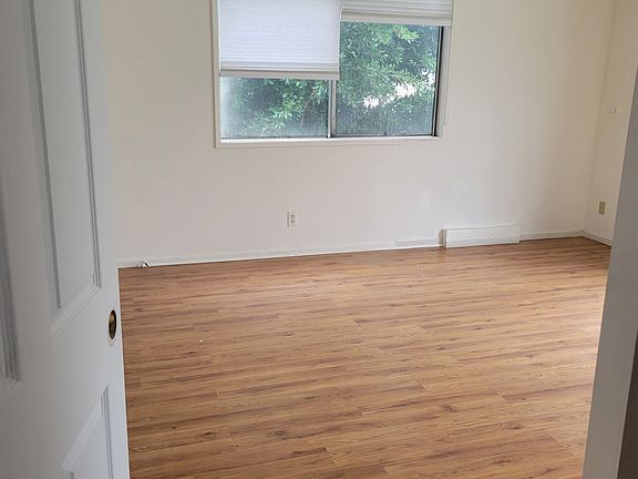 4th image of 4451 Stansbury Ave #0