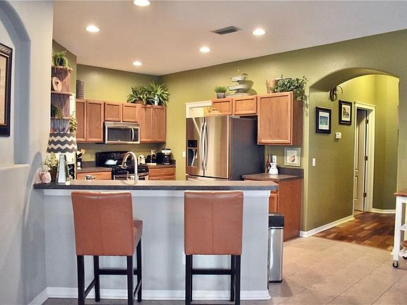 3rd image of 6913 Surrey Oak Dr