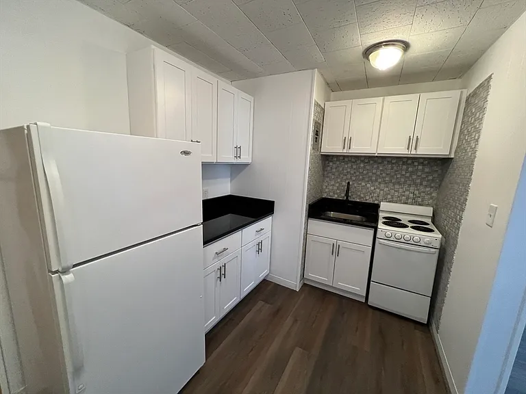 75 Park St #8 — Photo 6