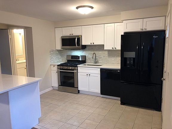 5th image of 535 James Ct Unit B