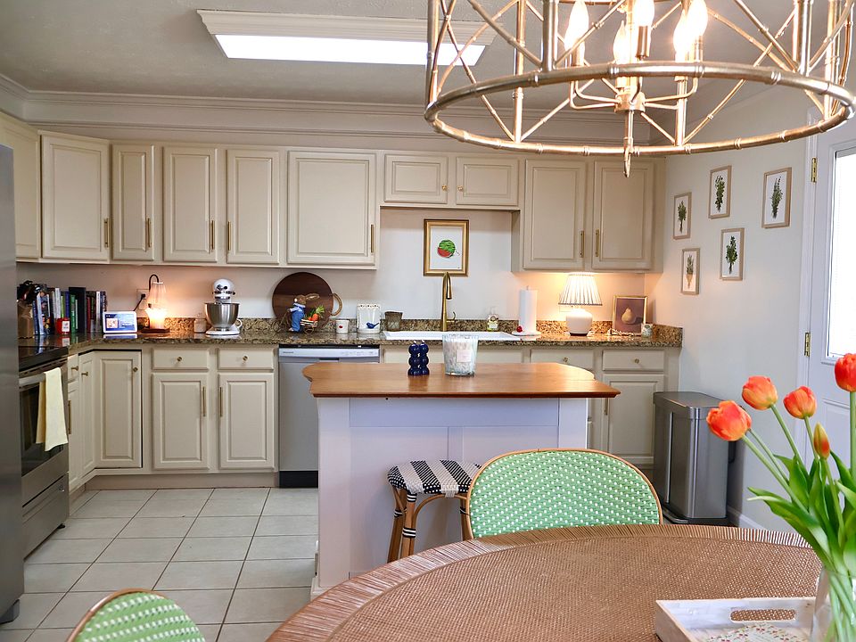 1st image of 231 Seagraves Dr #231