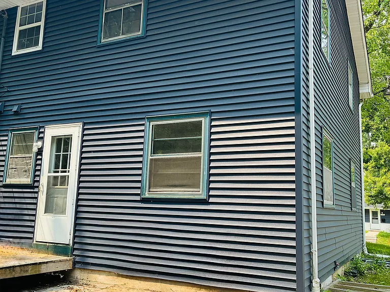 1318 Circle Terrace Blvd NE — Photo 2