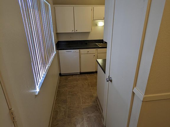 4th image of 2812 NE 86th Ave #1