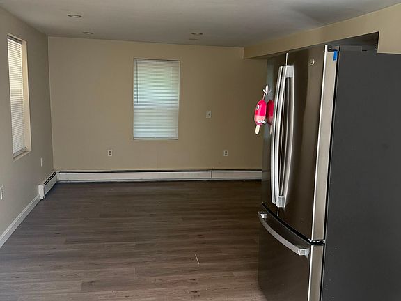 3rd image of 23 Pike St #23