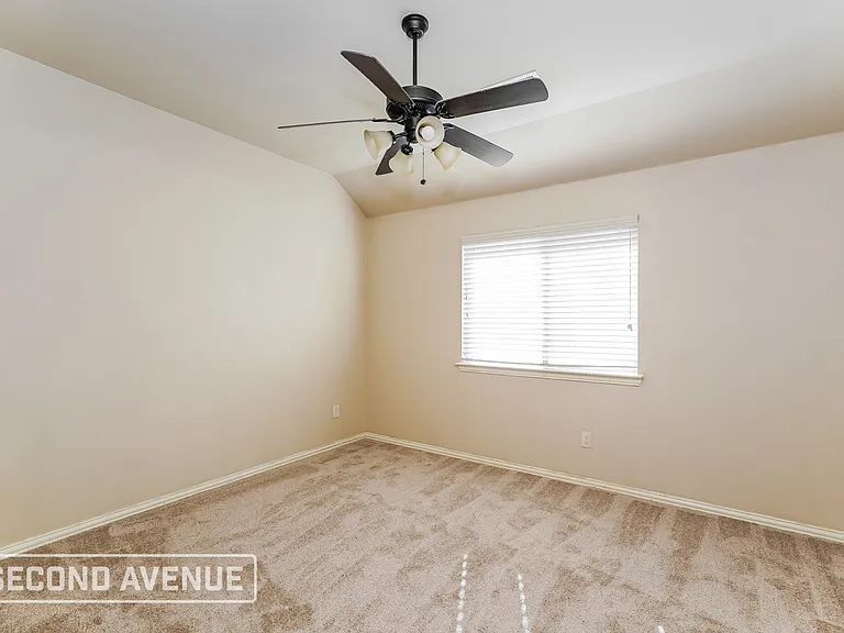401 Bamborough Dr — Photo 14
