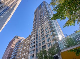 40 Nepean St #2703, Ottawa, ON K2P 0X5