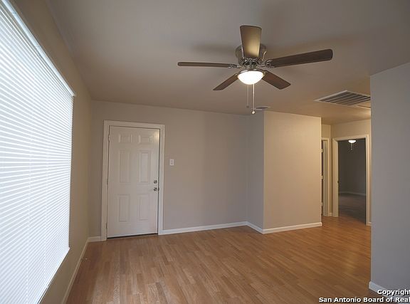 4th image of 746 Saldana St