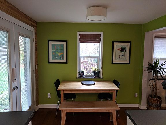 Eat in area off kitchen