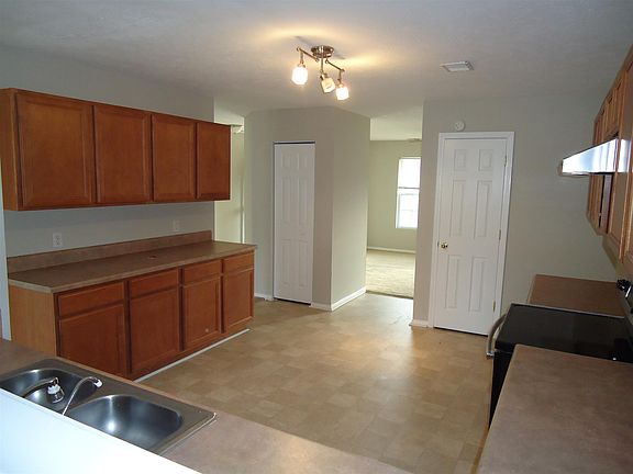 4th image of 3039 Ewingdale Dr