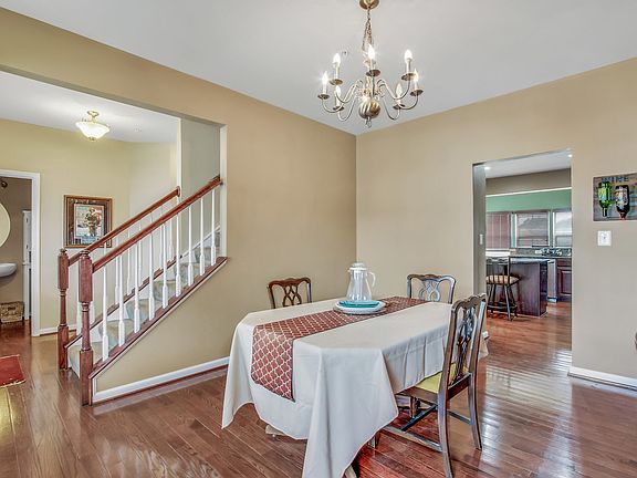 3rd image of 707 Southern Lights Dr