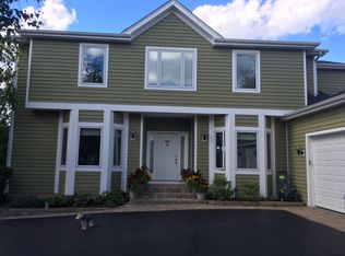 680 Wellington Dr, McHenry, IL