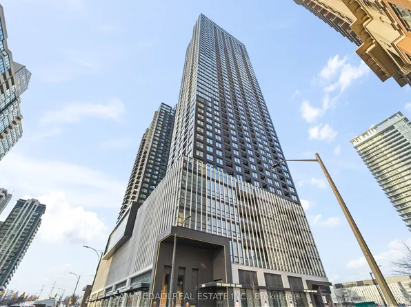 395 Square One Dr #3703, Mississauga, ON L5B 0E2