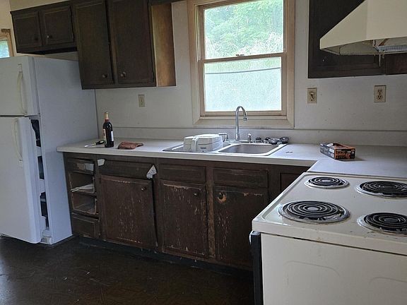 4th image of 700 Spring St
