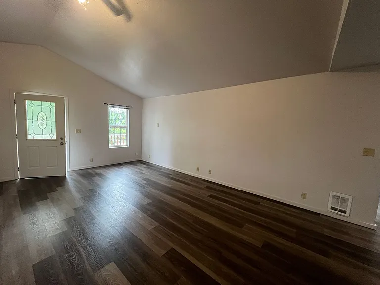 610-620 W Central Blvd — Photo 7