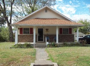 1107 N McLeansboro St, Benton, IL 62812