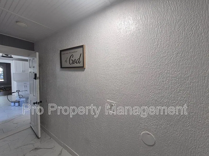 3 bed, 1.0 bath, $1,995 — Photo 2
