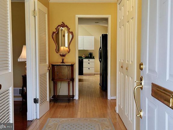 2nd image of 1733 Dalewood Pl