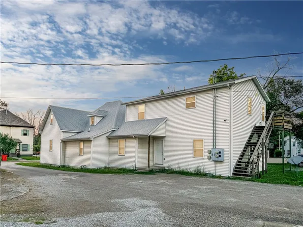1427 9th St, Charleston, IL 61920