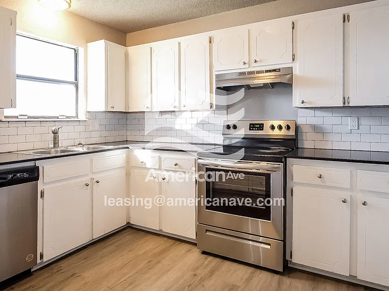 877811_006_wm_-_kitchen_13276012.jpg