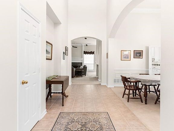 2nd image of 4806 Carolina Cir